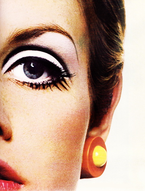 Twiggy photographed by Richard Avedon, 1967.